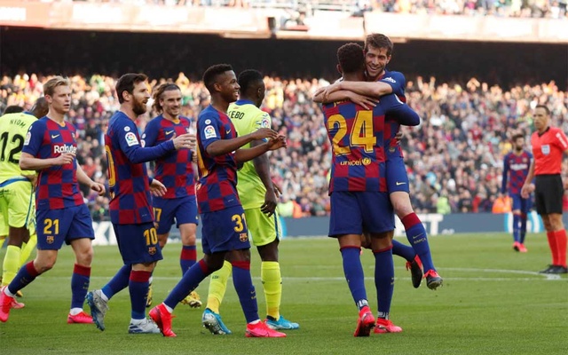 Barca sneak past Getafe to keep pressure on Real