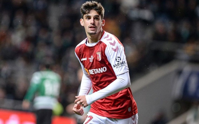 Barca sign Portuguese Trincao, Brazilian Fernandes