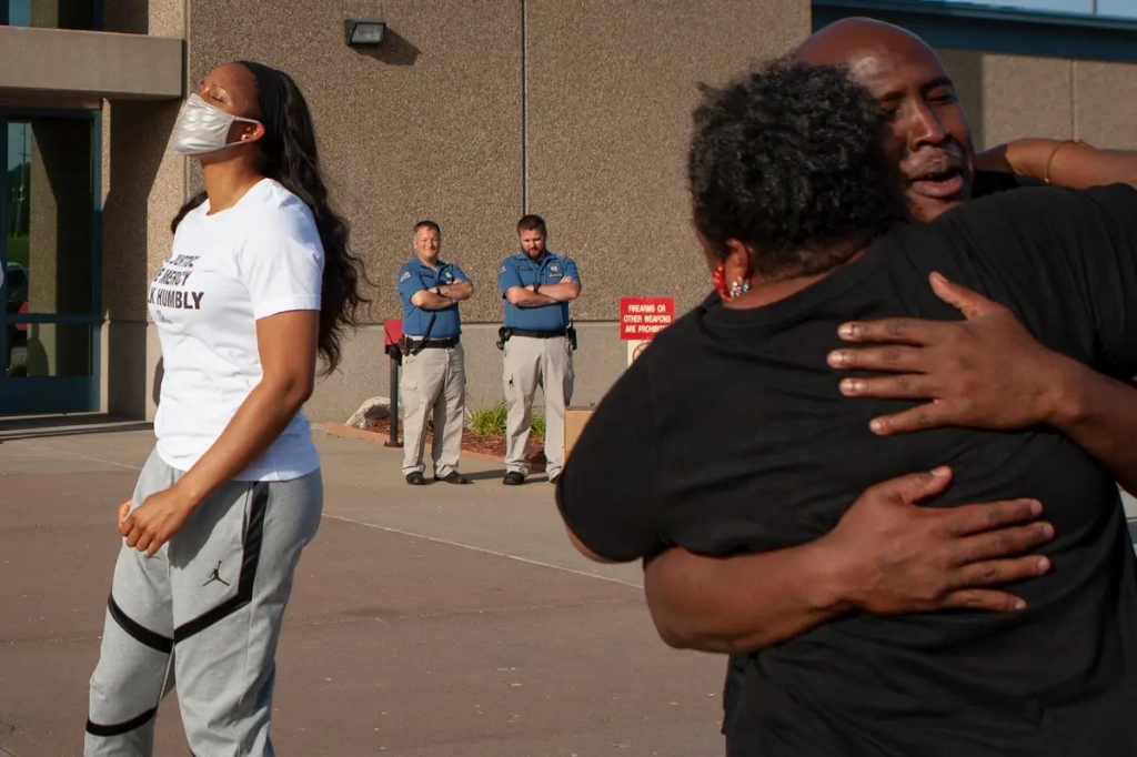 W.N.B.A. Star’s Role in Freeing Man From Prison Shows Female Athletes at Forefront