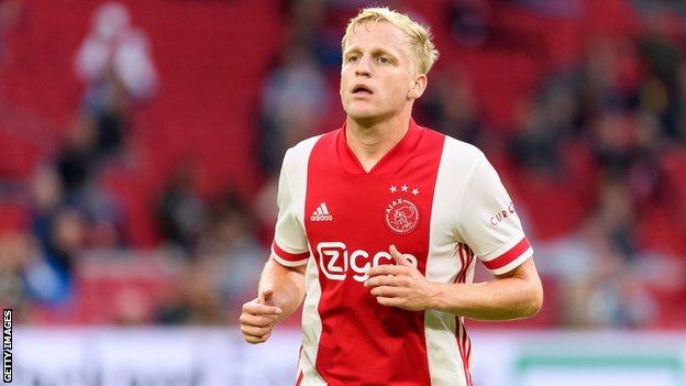 Donny van de Beek: Manchester United agree £40m fee for Ajax midfielder