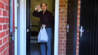 Covid-19: Up to £10,000 fine for failure to self-isolate in England