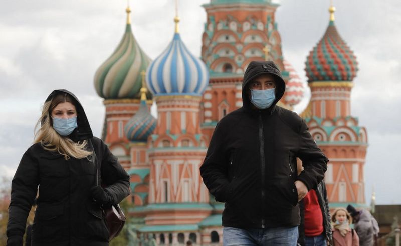 Coronavirus: Russia steps up restrictions as infections surge