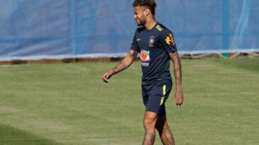 Neymar leaves training session due to back pains