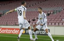 Ronaldo double helps Juve to 3-0 win over Barca