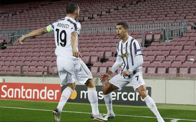 Ronaldo double helps Juve to 3-0 win over Barca