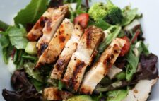 Grilled chicken salad will reduce weight