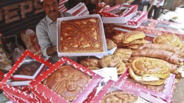 Shabe Barat’s attractive ‘Barati Ruti’ in the market again