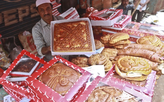 Shabe Barat’s attractive ‘Barati Ruti’ in the market again