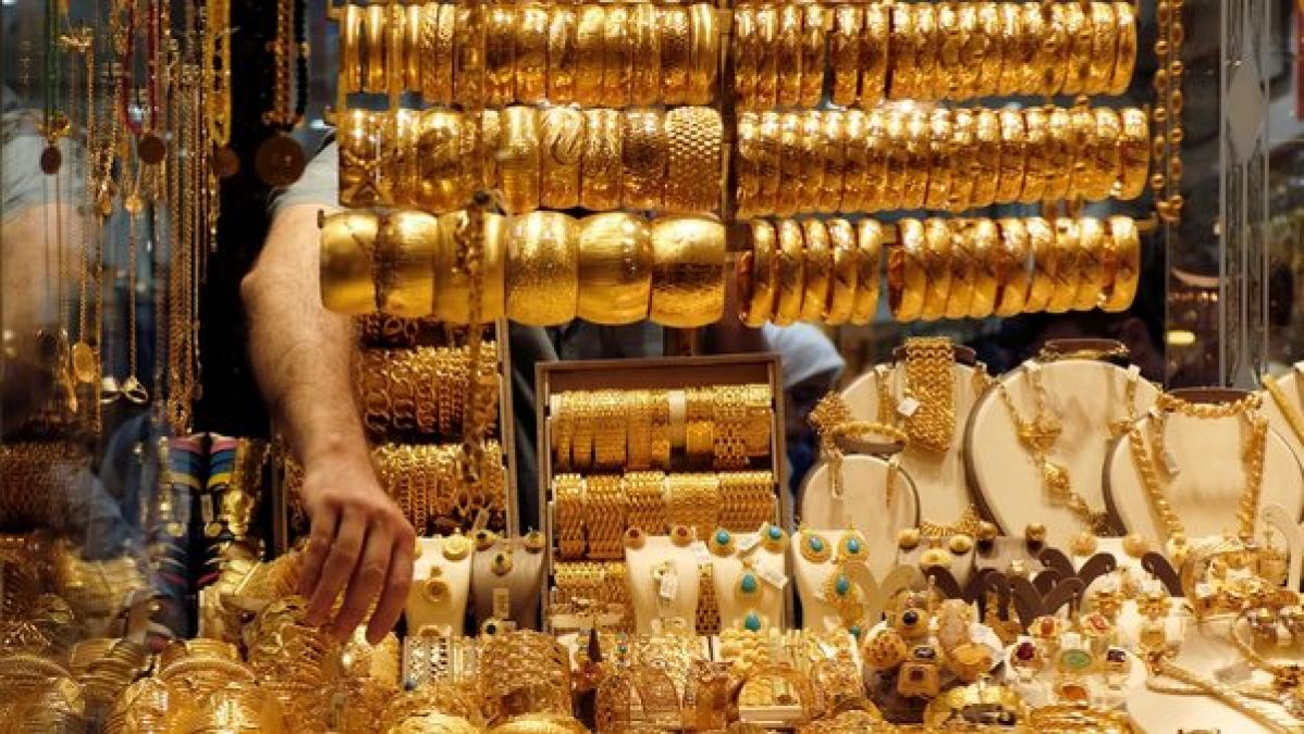 The price of gold has come down to 2041 rupees