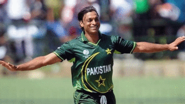 “Stop the IPL and buy oxygen with that money”: Shoaib Akhtar