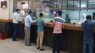 The transaction time at the bank was extended till 2.30 pm