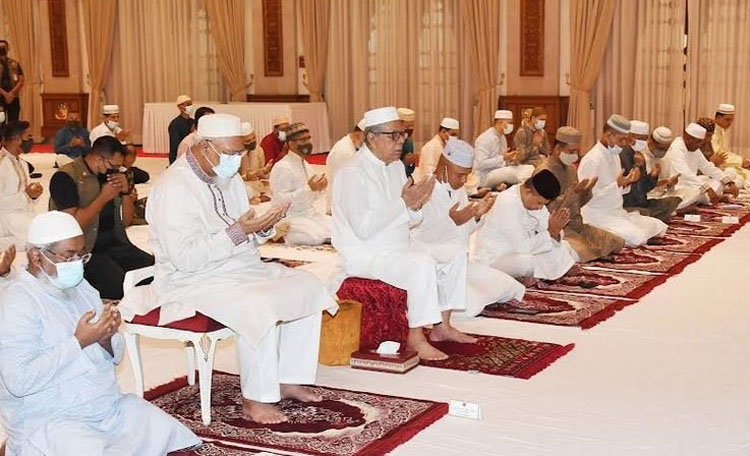 Holy Eid-e-Miladunnabi observed amid religious fervor