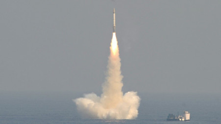 India successfully test-fires ballistic missile from submarine in Bay