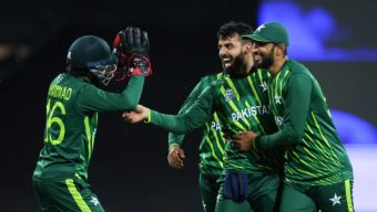 Pakistan keep semi hopes alive with South Africa thrashing