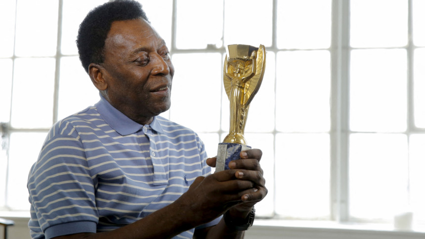 Pele’s health improving but no forecast for hospital discharge