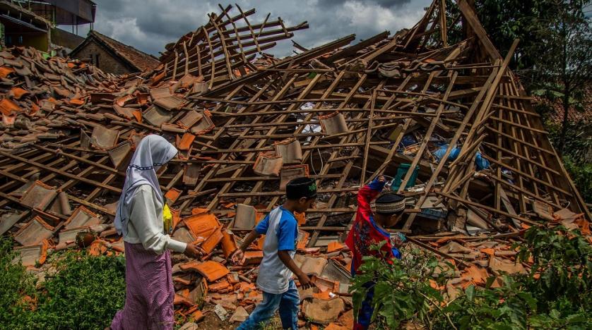 Indonesia says magnitude 7 quake off Sulawesi