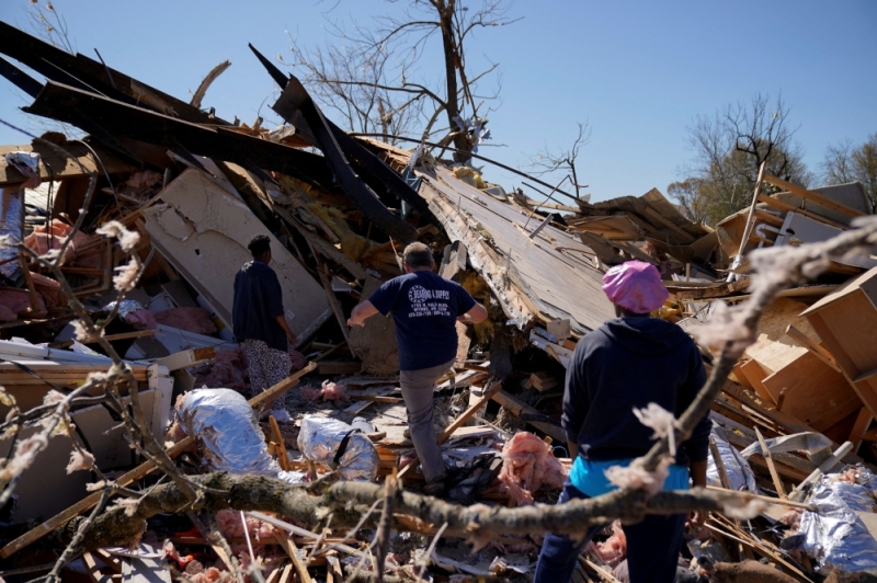 Death toll tops 20 as storm takes aim at eastern US